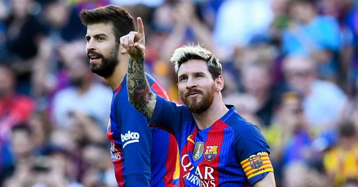 1200x627-barcelonada-buyuk-gerilim-pique-ile-messi-kavga-etti-1580762021320.jpg